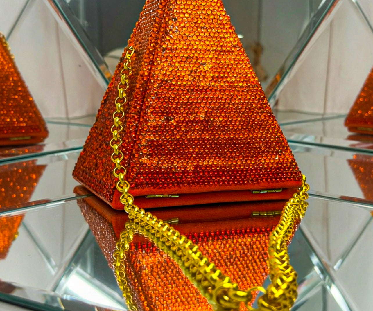Kermes Of Eridania Pyramid Minaudiere