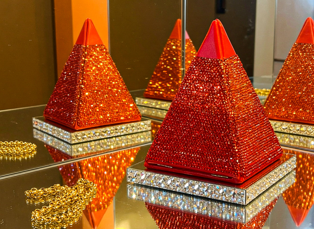 Kermes Of Eridania Pyramid Minaudiere