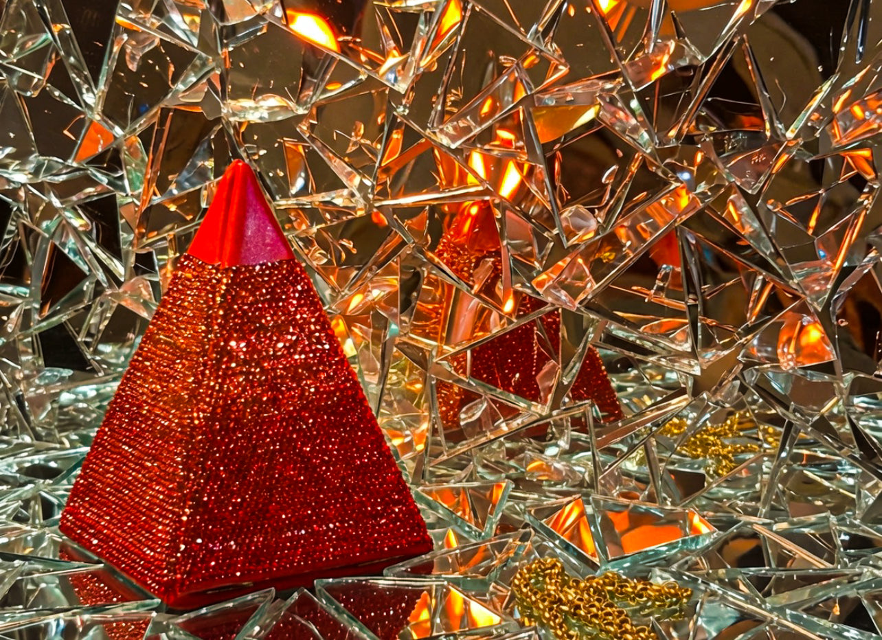Kermes Of Eridania Pyramid Minaudiere